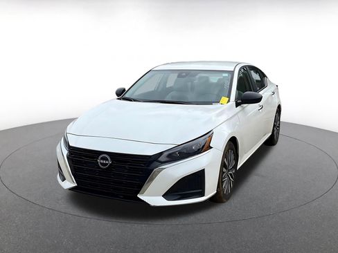 Used 2025 Nissan Altima 2.5 SV image 4