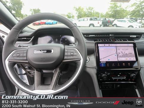 New 2025 Jeep Grand Cherokee Limited AWD/4WD image 12