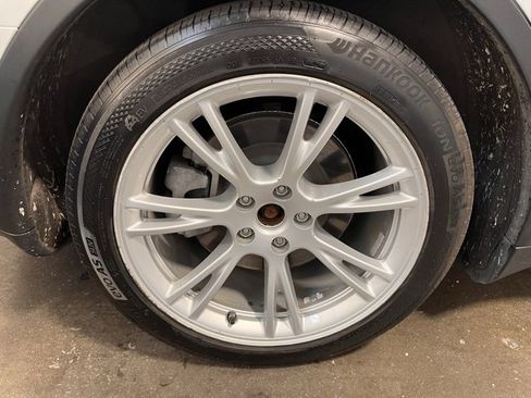 Used 2021 Tesla Model Y Long Range image 25