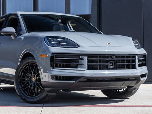 Certified 2026 Porsche Cayenne image 9