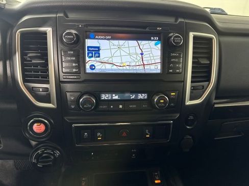 Used 2018 Nissan Titan XD image 21