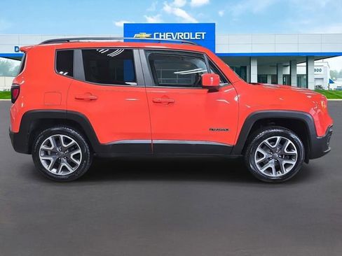 Used 2017 Jeep Renegade Latitude w/ Cold Weather Group image 6
