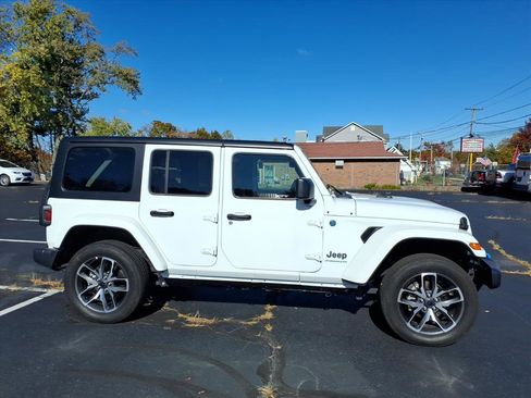 Used 2024 Jeep Wrangler Unlimited w/ Technology Group AWD/4WD image 8