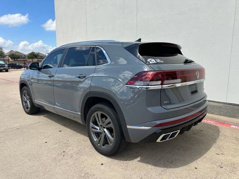 Used 2024 Volkswagen Atlas Cross Sport SEL R-Line AWD/4WD image 5