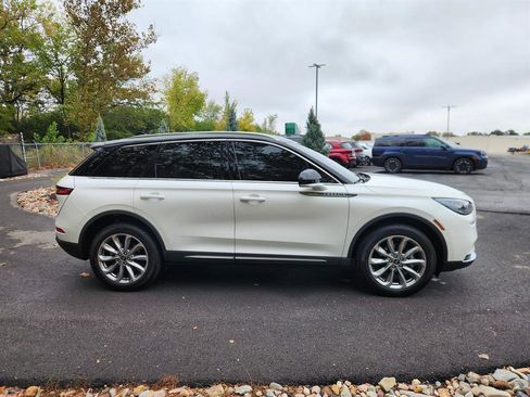 Used 2022 Lincoln Corsair AWD w/ Premium Package image 6