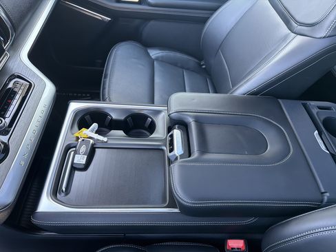 Certified 2025 Ford Expedition Platinum image 48