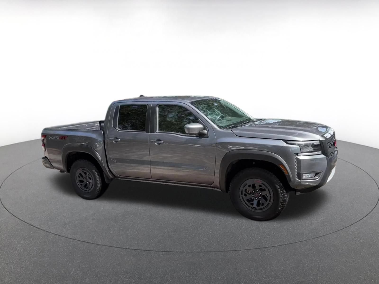 Used 2026 Nissan Frontier PRO-4X AWD/4WD image 2