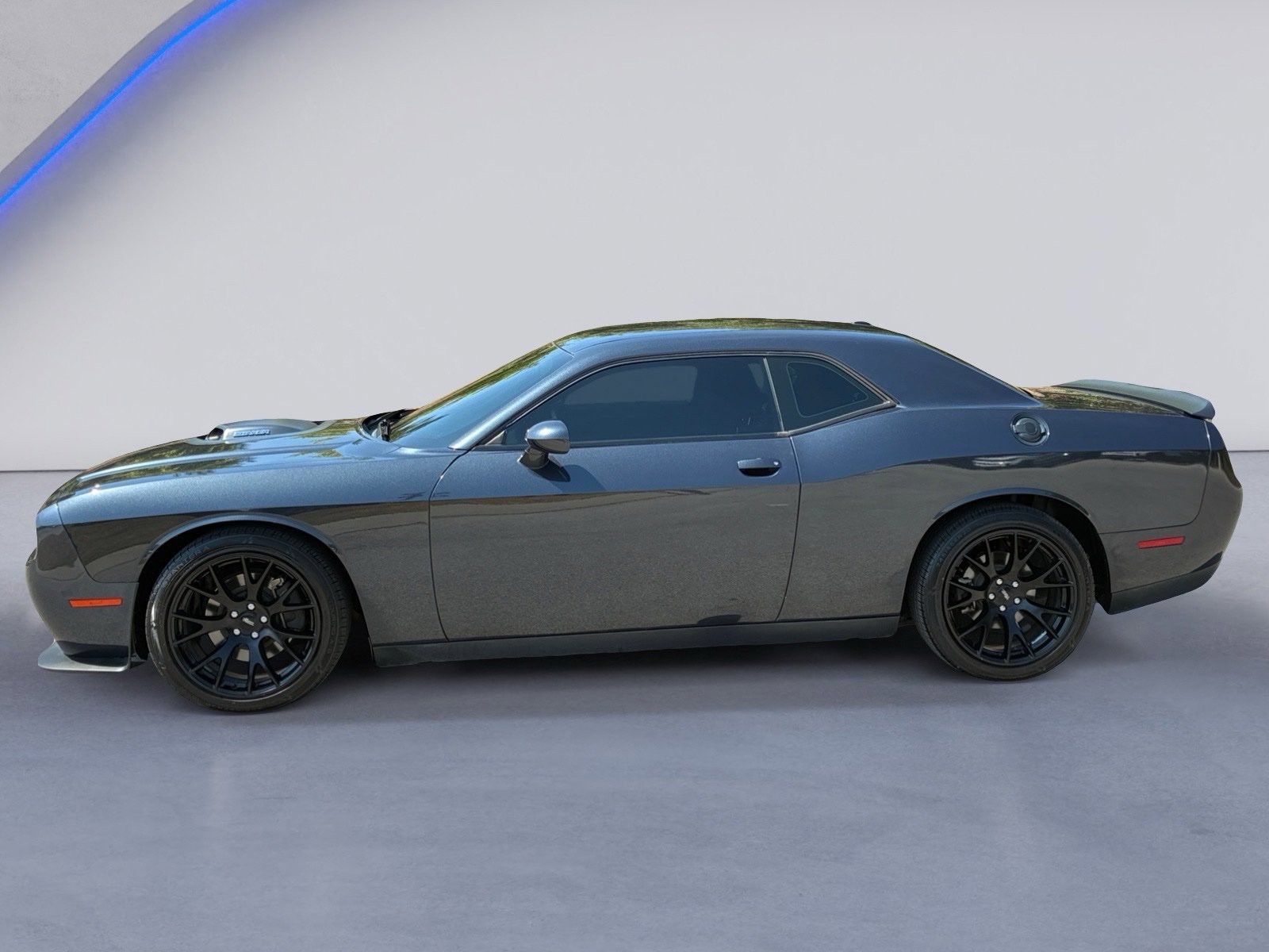 Used 2018 Dodge Challenger R/T RWD image 8
