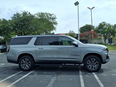 Used 2023 Chevrolet Suburban Z71 w/ Z71 Off-Road Package AWD/4WD image 4