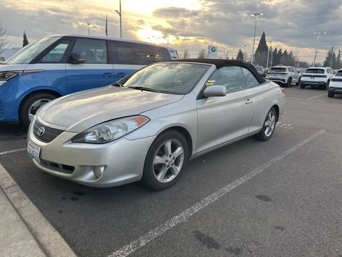 Used 2004 Toyota Solara SLE image 1