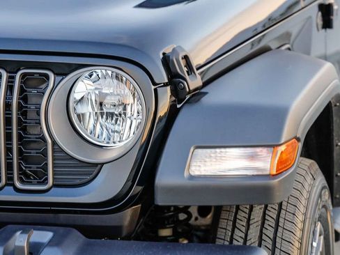 New 2026 Jeep Gladiator Sport image 5