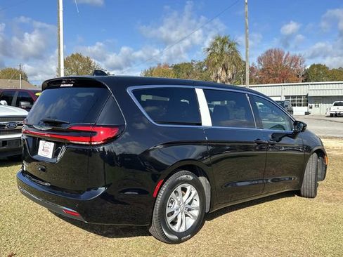 New 2026 Chrysler Pacifica Select FWD image 12