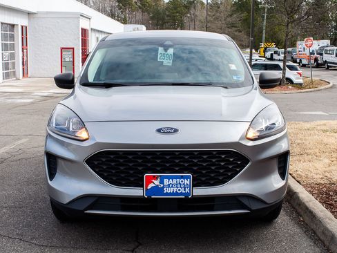 Used 2022 Ford Escape SE image 2