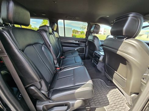 Used 2024 Jeep Wagoneer Series II w/ Flexible Seating Group RWD image 38