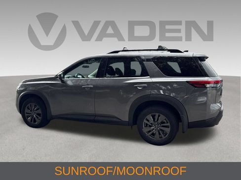 Used 2022 Nissan Pathfinder SV w/ SV Premium Package FWD image 9