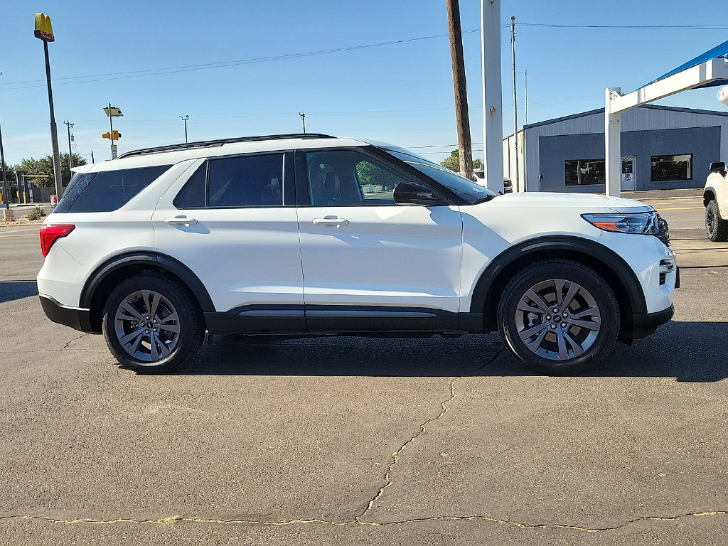 Used 2023 Ford Explorer XLT w/ Equipment Group 202A RWD image 5