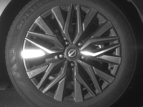 Used 2025 Nissan Altima 2.5 SV FWD image 13