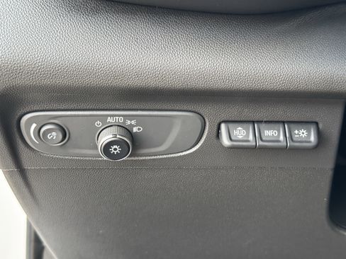 Used 2021 Buick Envision Essence w/ Technology Package I AWD/4WD image 25