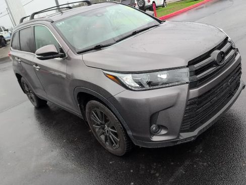 Used 2019 Toyota Highlander SE AWD/4WD image 2