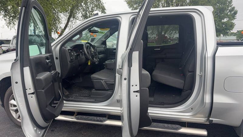 Used 2019 Chevrolet Silverado 1500 Custom w/ Custom Value Package AWD/4WD image 14