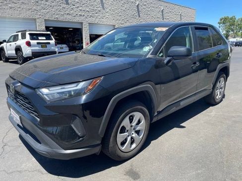 Used 2024 Toyota RAV4 LE AWD/4WD image 4
