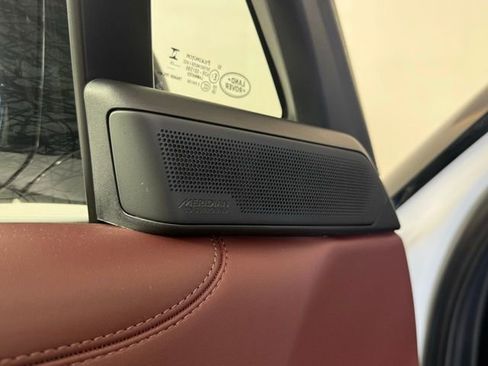 New 2025 Land Rover Range Rover SE image 27