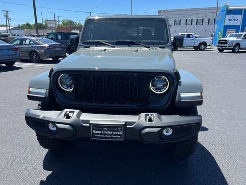 New 2025 Jeep Gladiator Sport image 15