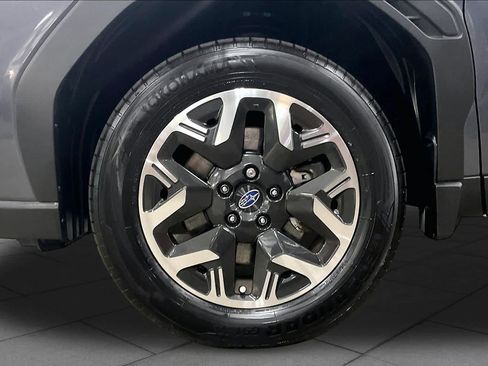 Used 2025 Subaru Forester Premium AWD/4WD image 11