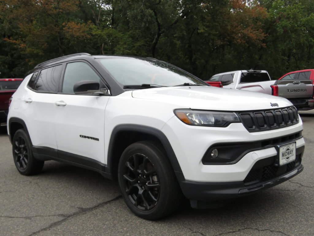 Used 2022 Jeep Compass Latitude w/ Sun and Sound Group AWD/4WD image 3