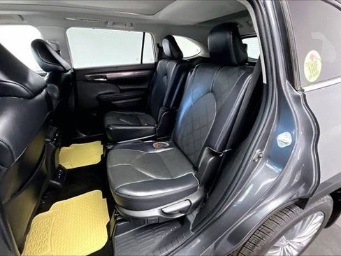 Used 2022 Toyota Highlander Platinum FWD image 20