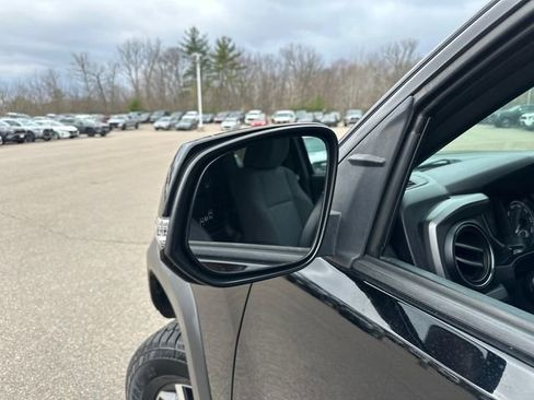 Used 2016 Toyota Tacoma TRD Off-Road w/ Premium & Technology Package image 14