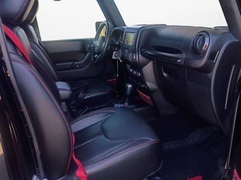 Used 2017 Jeep Wrangler Unlimited Rubicon image 24