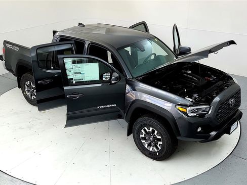 Used 2023 Toyota Tacoma TRD Off-Road image 17