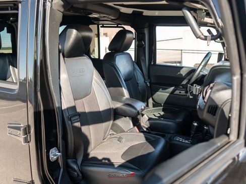 Used 2017 Jeep Wrangler Unlimited Sahara AWD/4WD image 17