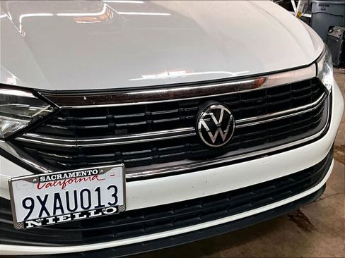 Used 2024 Volkswagen Jetta SE w/ Panoramic Sunroof Package FWD image 32