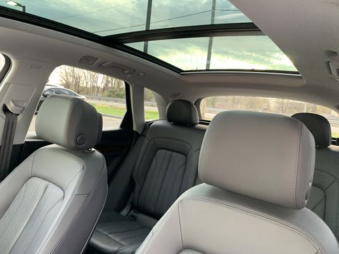 Used 2019 Audi Q5 2.0T Premium Plus AWD/4WD image 12