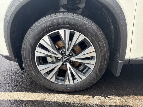 Used 2023 Nissan Rogue SV w/ SV Premium B Package image 9