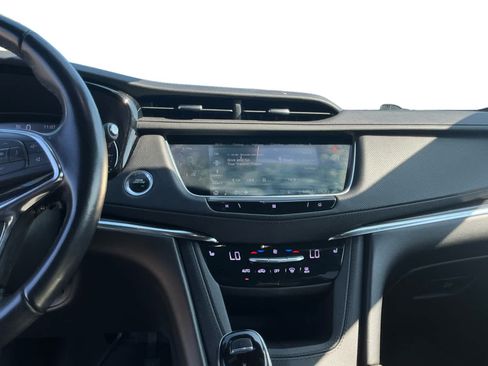 Used 2020 Cadillac XT5 Premium Luxury w/ LPO, Floor Liner Package FWD image 11