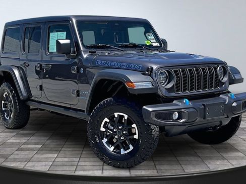 Used 2025 Jeep Wrangler Unlimited Rubicon 4xe w/ Convenience Group AWD/4WD image 37
