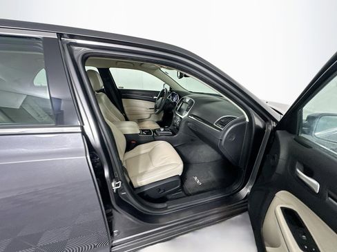 Used 2015 Chrysler 300 Limited RWD image 27