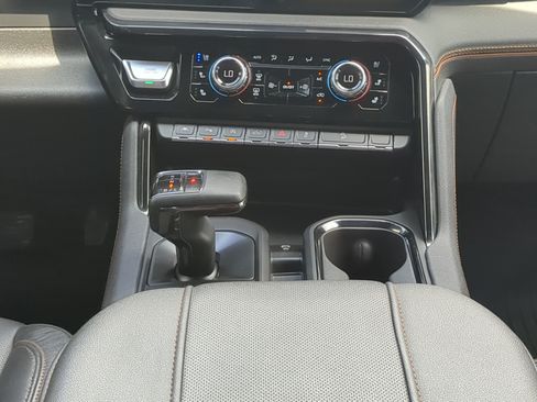 Used 2024 GMC Sierra 1500 AT4 w/ Technology Package AWD/4WD image 17