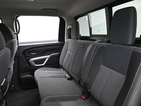 Used 2021 Nissan Titan SV w/ SV Convenience Package image 12