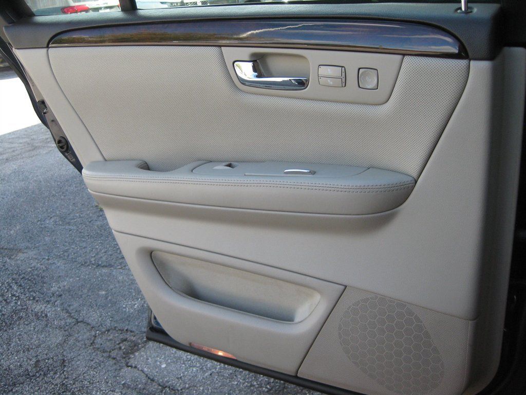 Used 2007 Cadillac DTS Luxury II FWD image 27