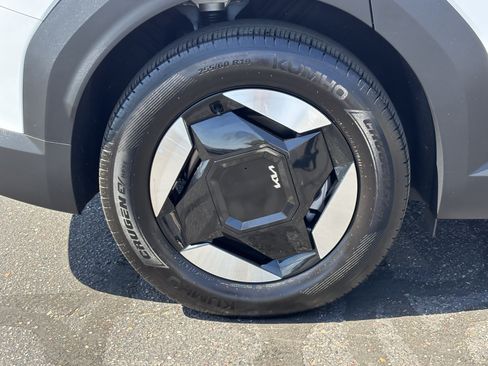 Certified 2026 Kia EV9 Light RWD image 7