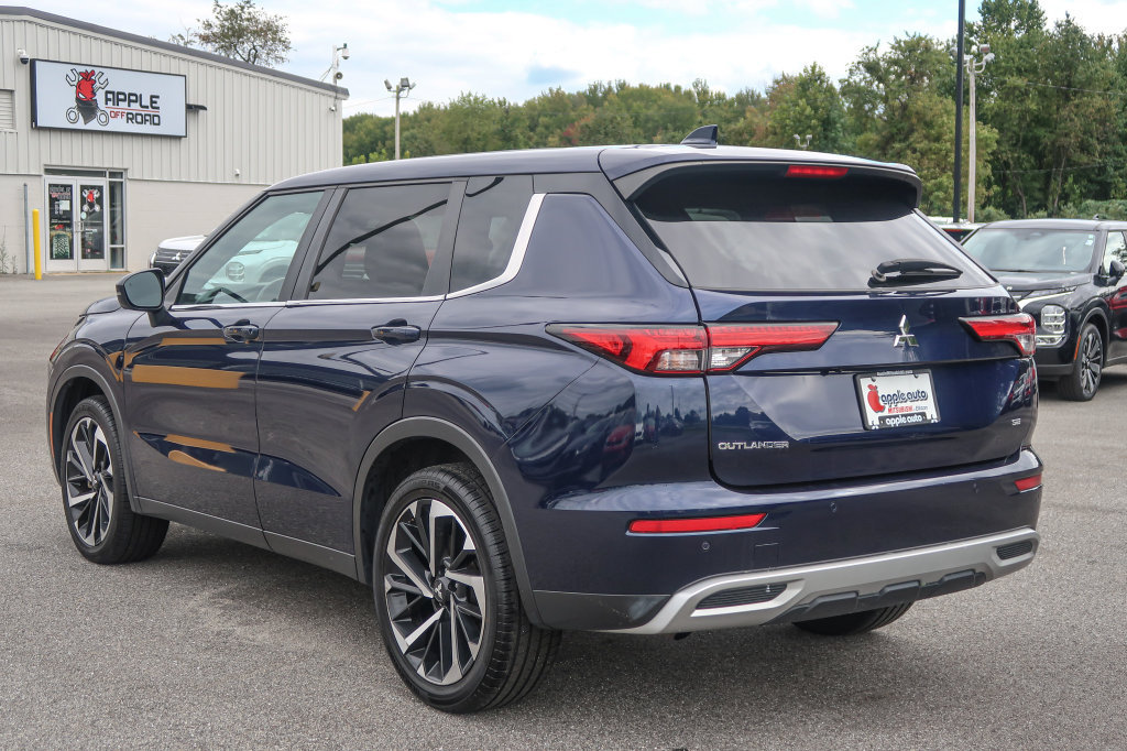 Used 2024 Mitsubishi Outlander AWD image 12