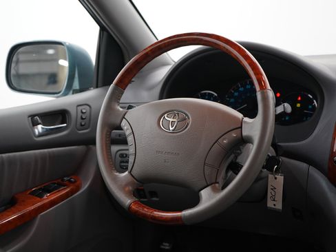 Used 2008 Toyota Sienna XLE Limited FWD image 16