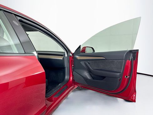 Used 2023 Tesla Model 3 Standard Range image 31