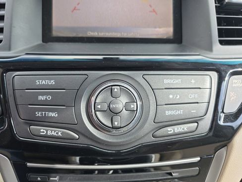 Used 2014 Nissan Pathfinder SV image 29