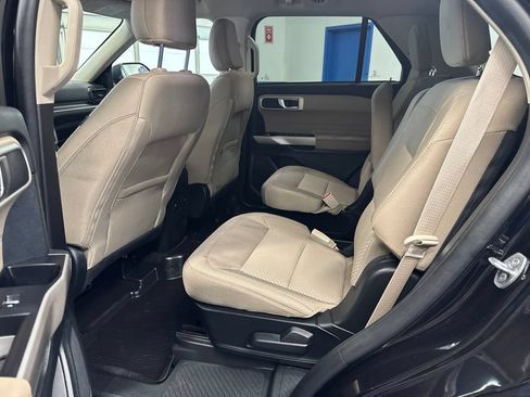 Used 2023 Ford Explorer XLT AWD/4WD image 25
