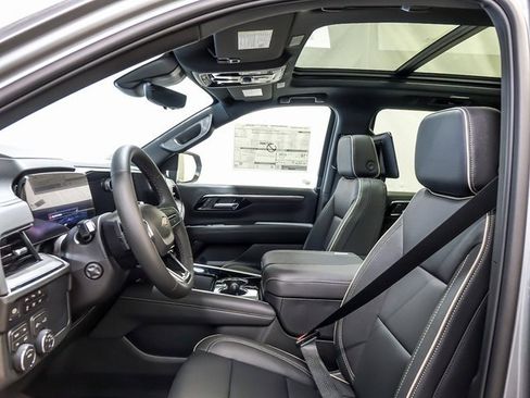 New 2026 Chevrolet Suburban Premier image 9